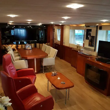 Christina Onassis Yachthotel Otel 4*